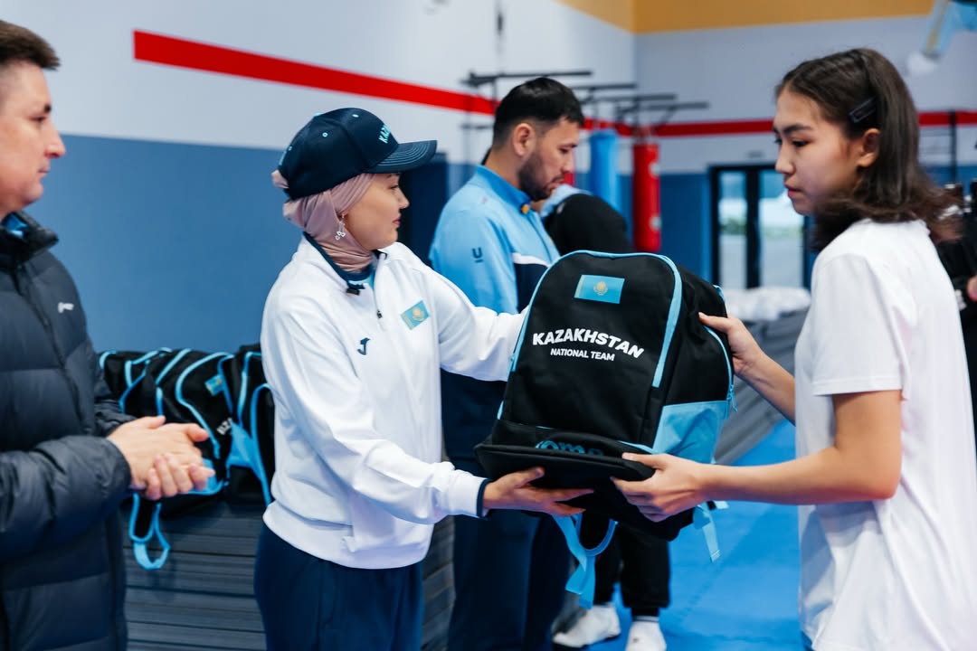 Әлем чемпионаты қарсаңында спортшылар спорттық формамен жабдықталды