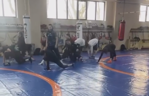 Әйелдер күресінен U20 жастар арасында Алматы қаласы «Меркурий Медет» спорт базасында оқу-жаттығу жиыны өтуде