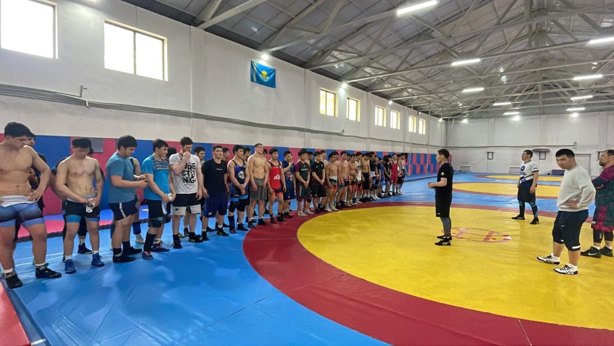Алматы облысында еркін күрестен жастар арасында оқу-жаттығу жиыны өтуде